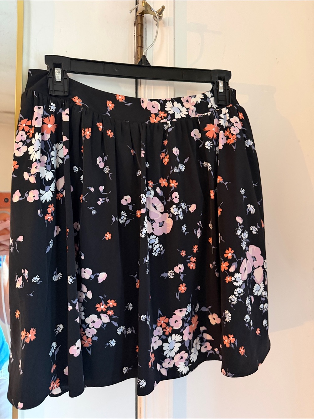 LC Lauren Conrad Black Mini Skirt with Pink & Coral Floral Print

Pockets!!!